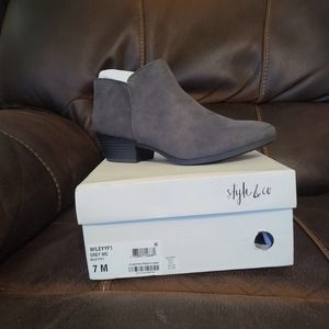 Style & Co. Womens Wileyy Ankle Booties, MED Beige, Size 7.0